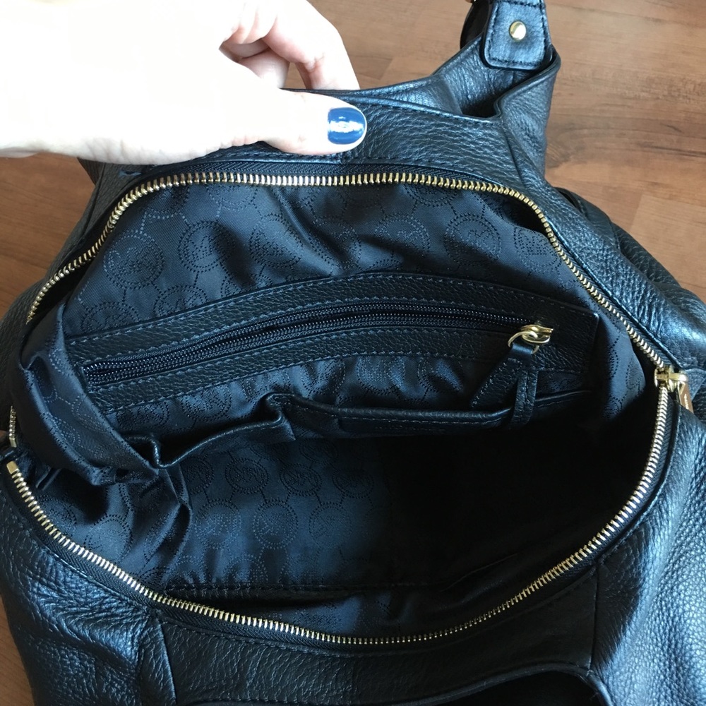 Michael Kors authentic leather purse - Picture 2 of 3